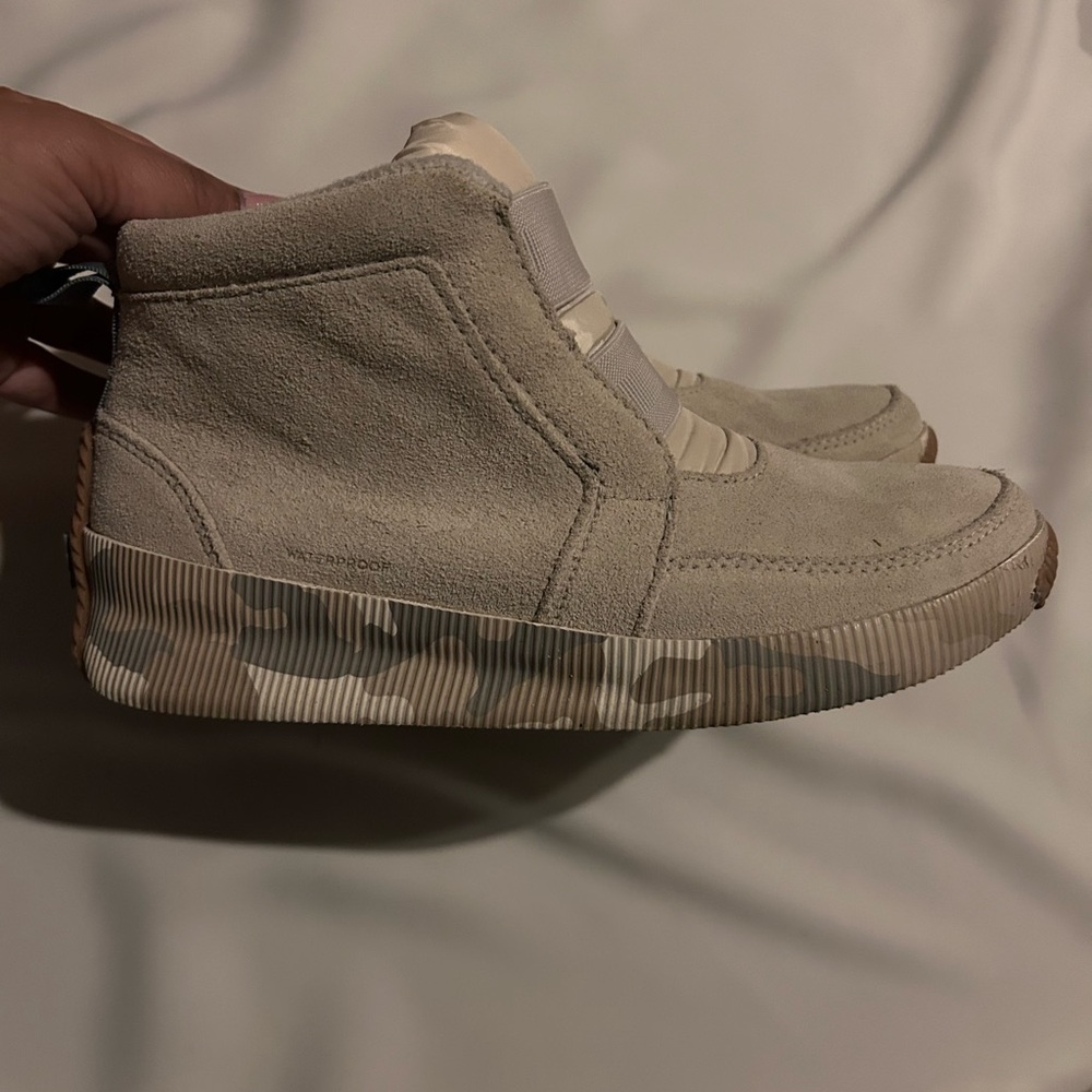 Sorel Women's Winter Boots - Light Gray - Picture 2 of 6